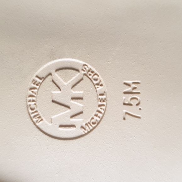 Authentic MICHAEL MICHAEL KORSLogo Plaque Sandal sz 7.5 - Picture 15 of 15